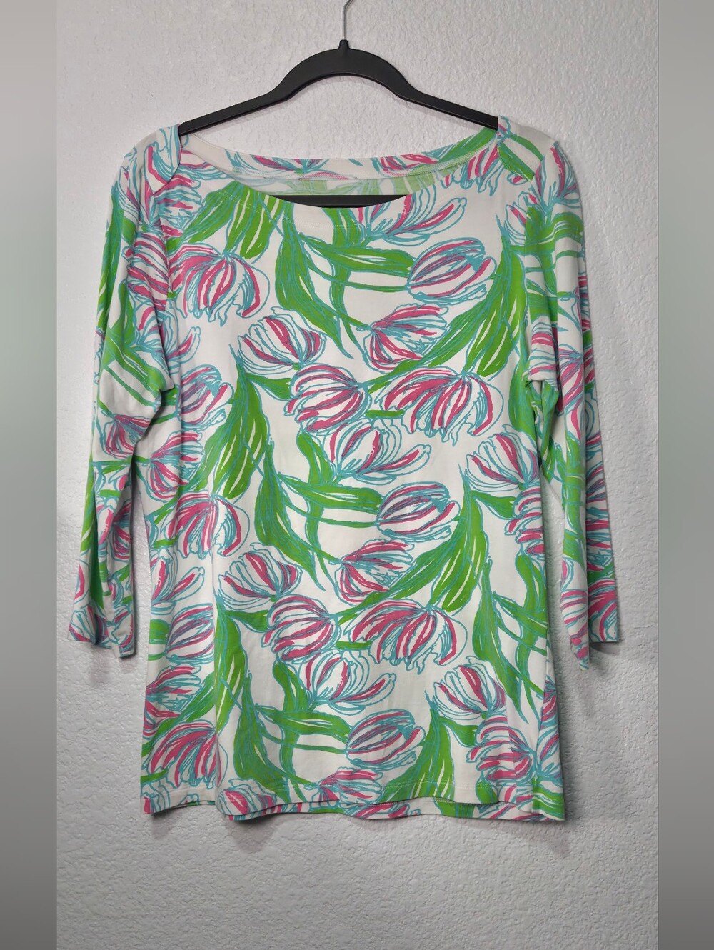 Lilly Pulitzer Andie Top styled in the "Ring the Bellboy" tulip print Size Large